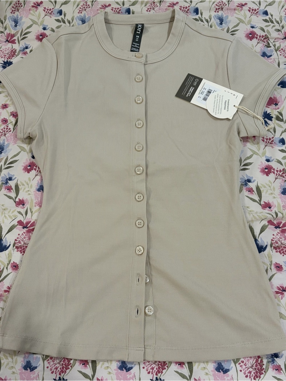 Pose button up